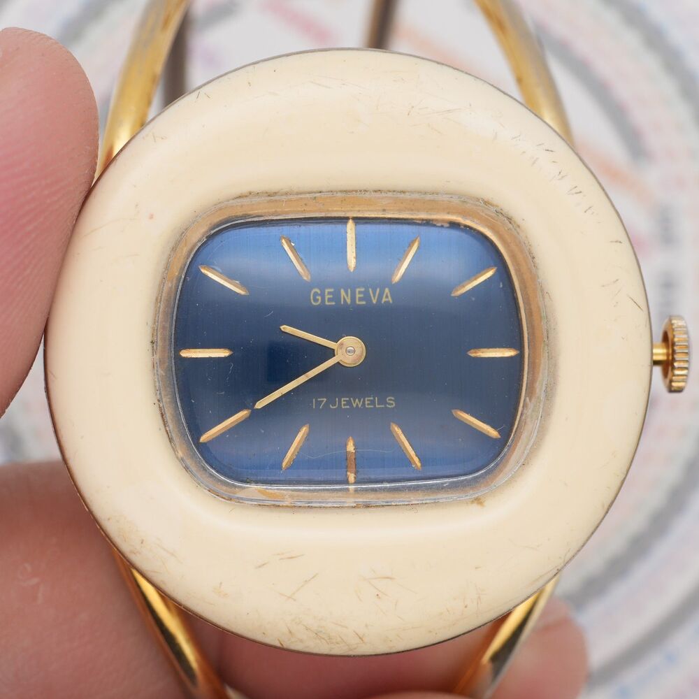 Vintage Geneva 17 Jewels Mechanical Cuff Watch - Gold Tone - 1960s/1970s Boho - Picture 3 of 9